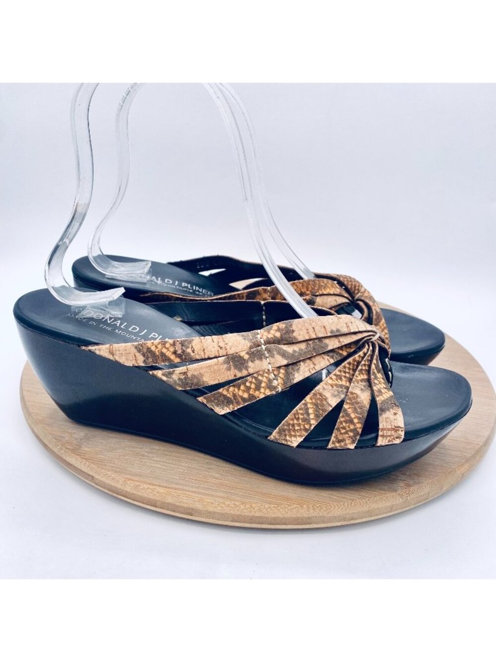 Donald J Pliner Sandals Womens 8 Brown Leather Strappy Wedge Thong Italy
